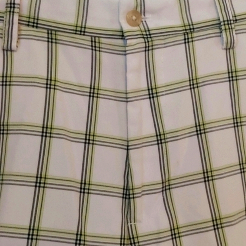 IZOD Men's Golf Shorts White/Green Plaid. Size 32 - Picture 3 of 10